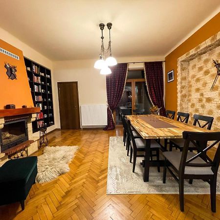 Central Apartment W/ Fire Place - Ground Floor Bukarest Kültér fotó