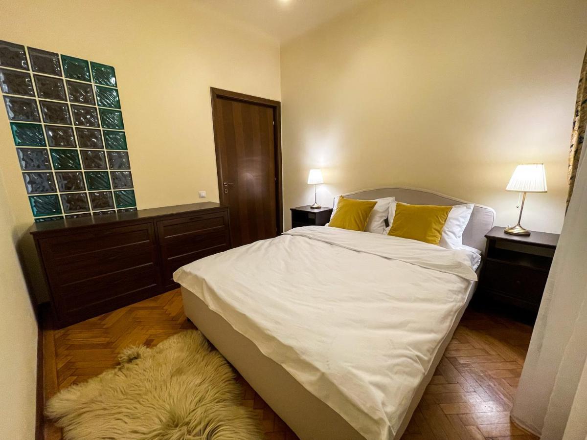 Central Apartment W/ Fire Place - Ground Floor Bukarest Kültér fotó