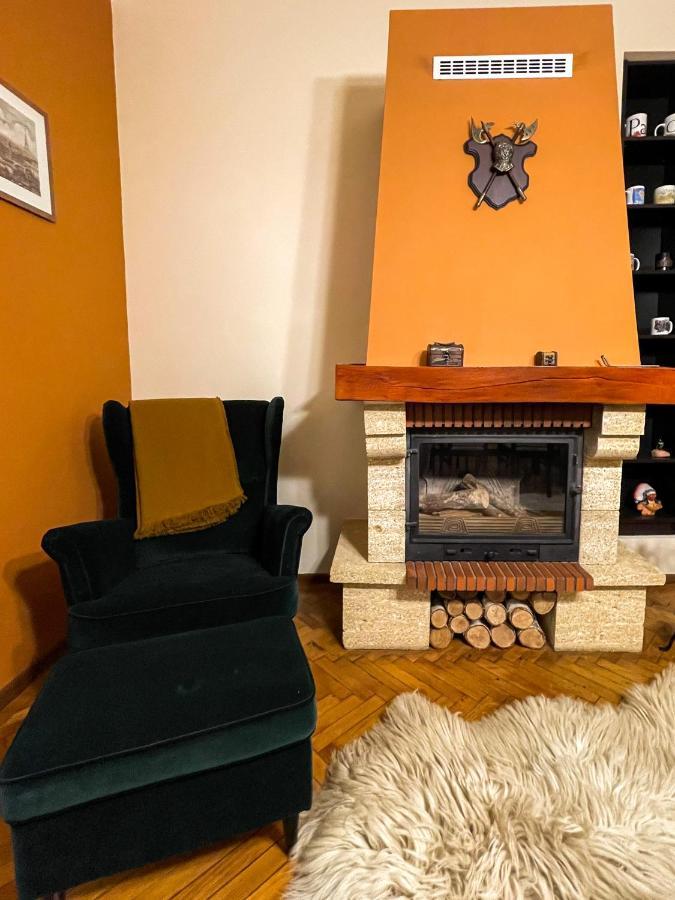 Central Apartment W/ Fire Place - Ground Floor Bukarest Kültér fotó