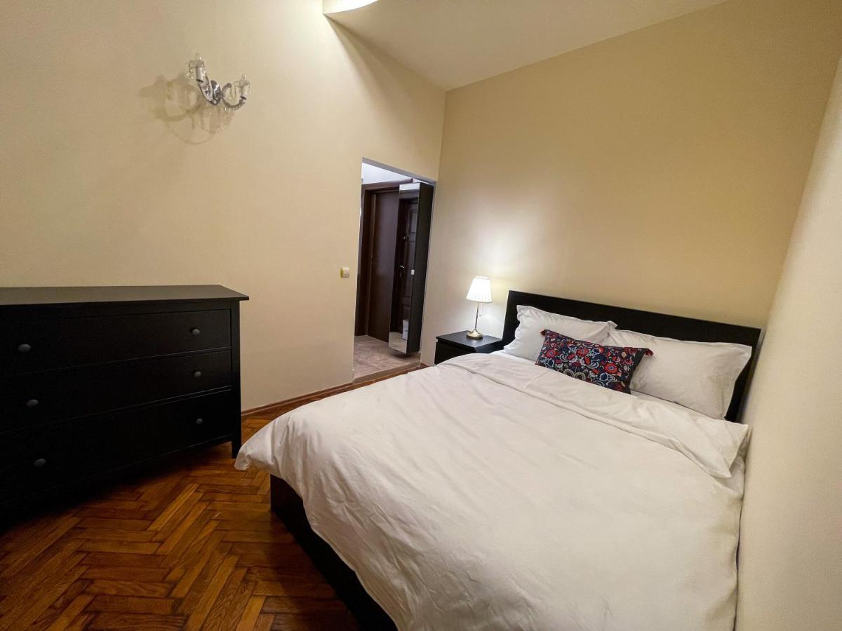 Central Apartment W/ Fire Place - Ground Floor Bukarest Kültér fotó